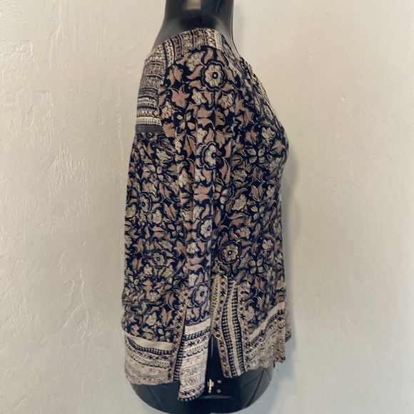 Lucky Brand Women’s Small Long Sleeve V-neck Shirt - Picture 4 of 13